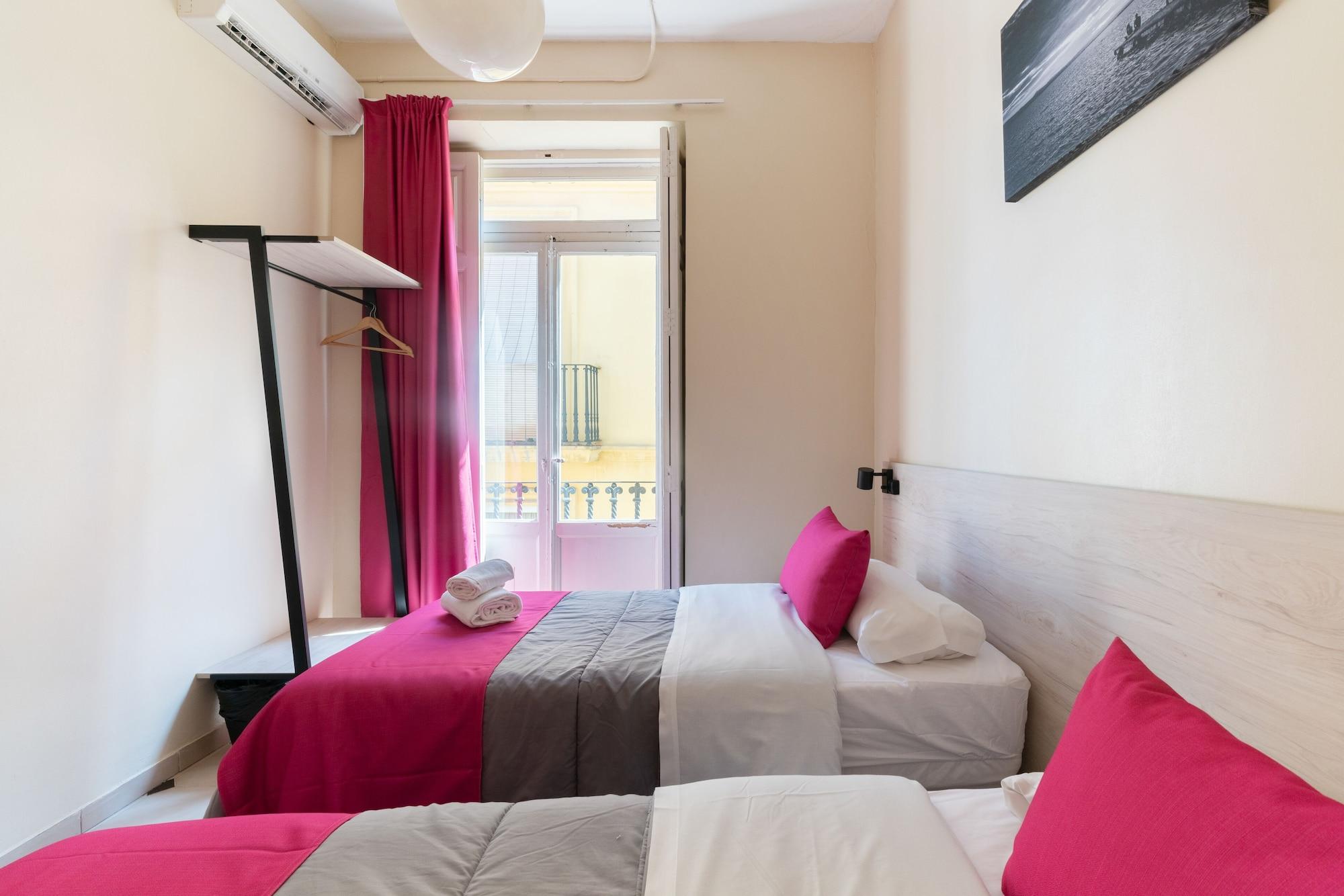 Red Nest Hostel Valencia Luaran gambar