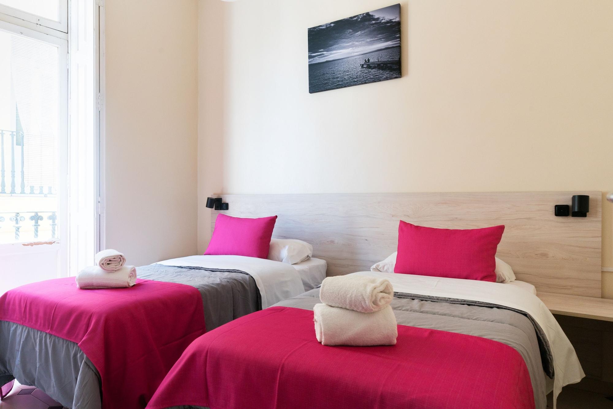 Red Nest Hostel Valencia Luaran gambar