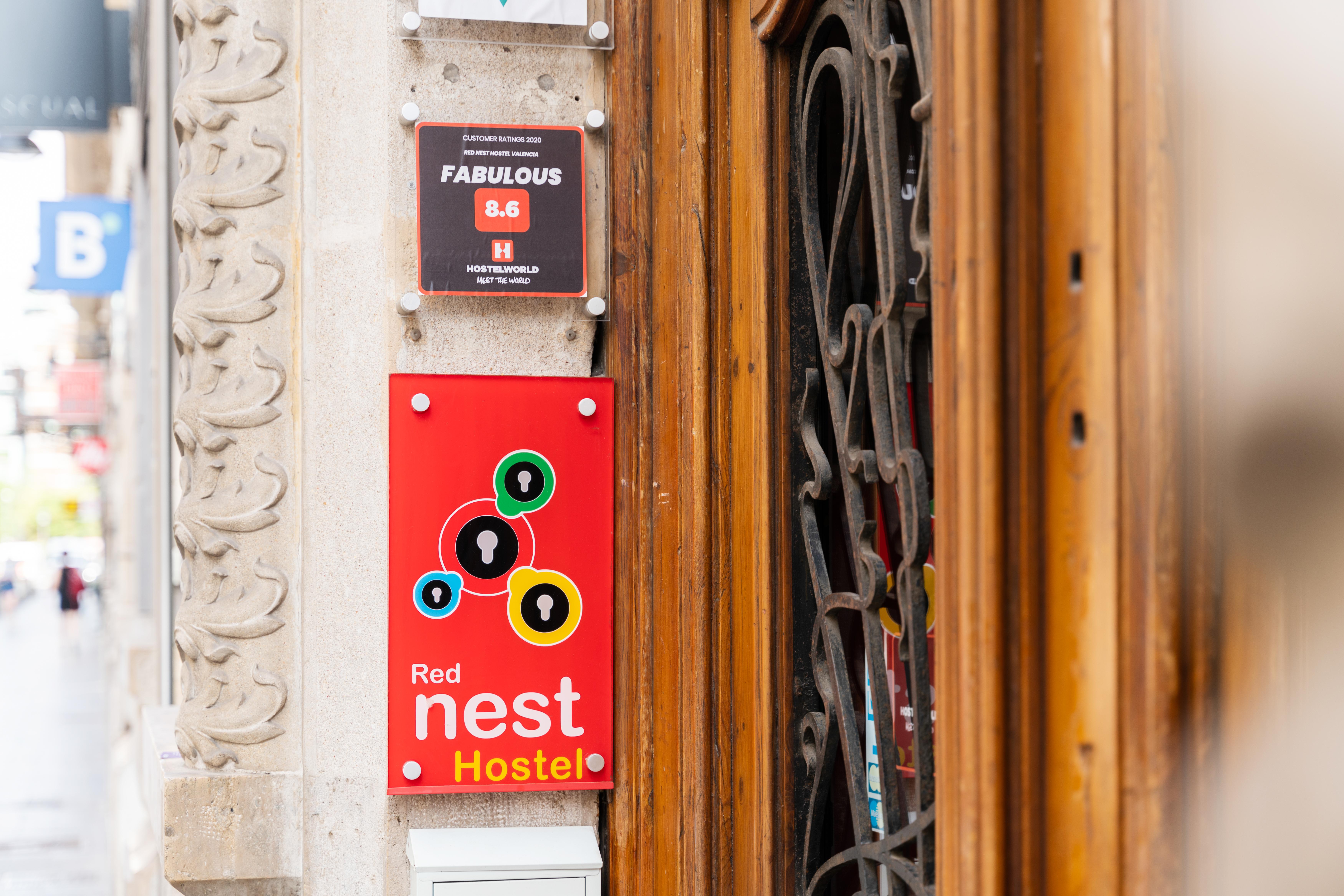 Red Nest Hostel Valencia Luaran gambar