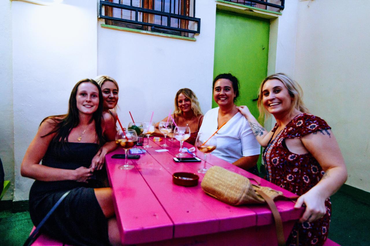 Red Nest Hostel Valencia Luaran gambar