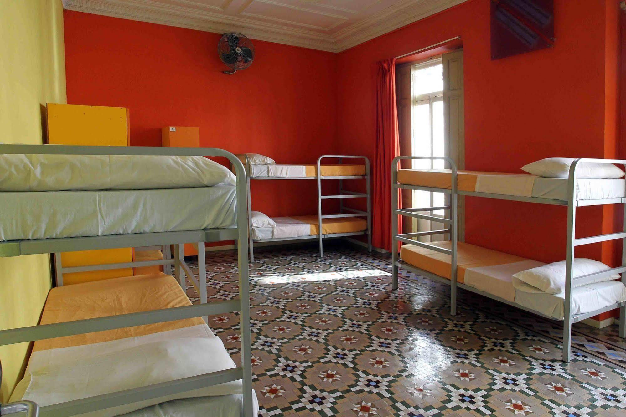 Red Nest Hostel Valencia Luaran gambar