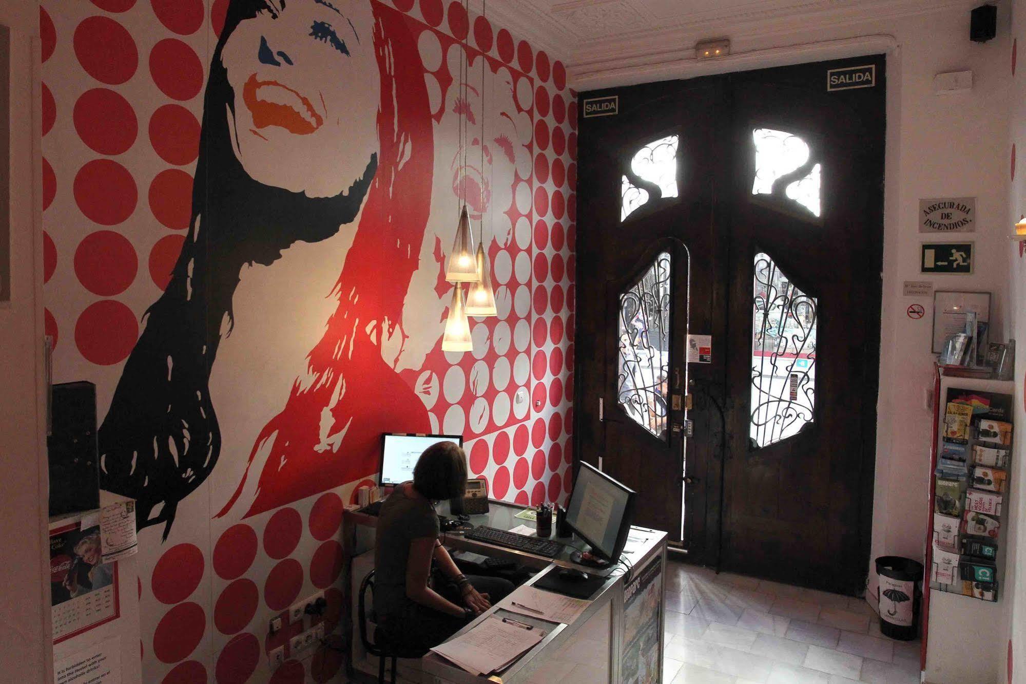 Red Nest Hostel Valencia Luaran gambar