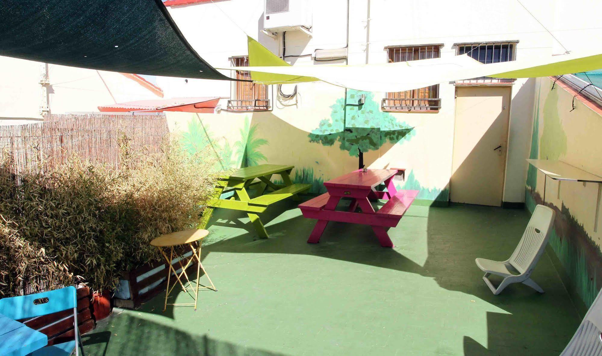 Red Nest Hostel Valencia Luaran gambar