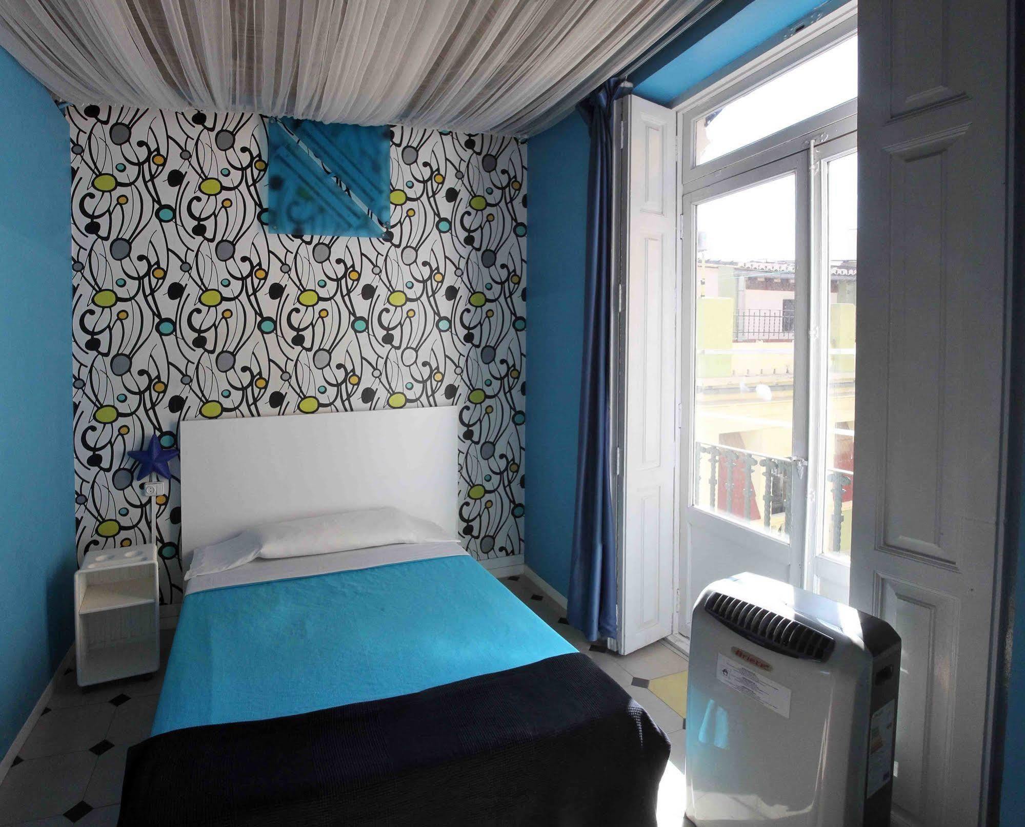 Red Nest Hostel Valencia Luaran gambar