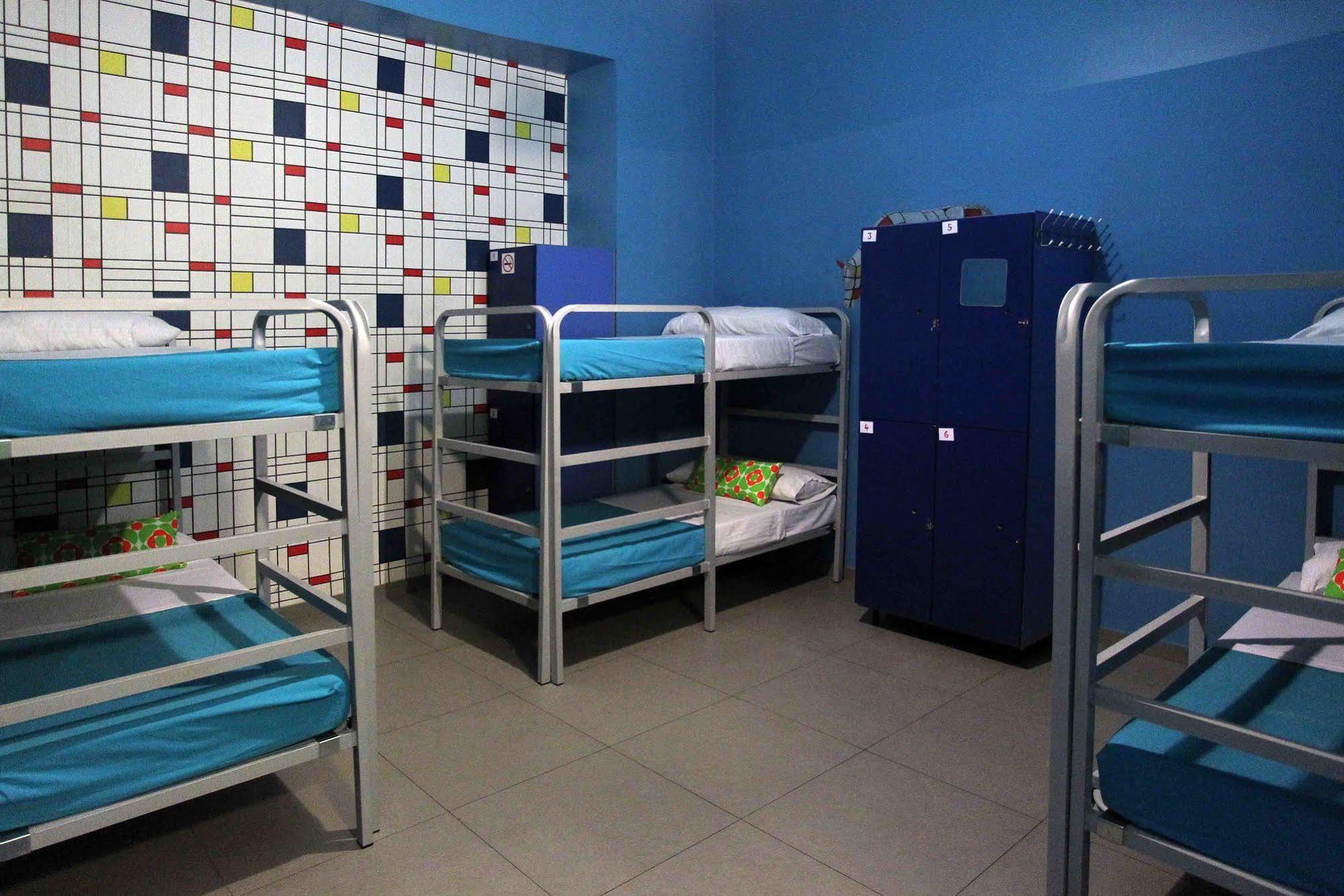 Red Nest Hostel Valencia Luaran gambar