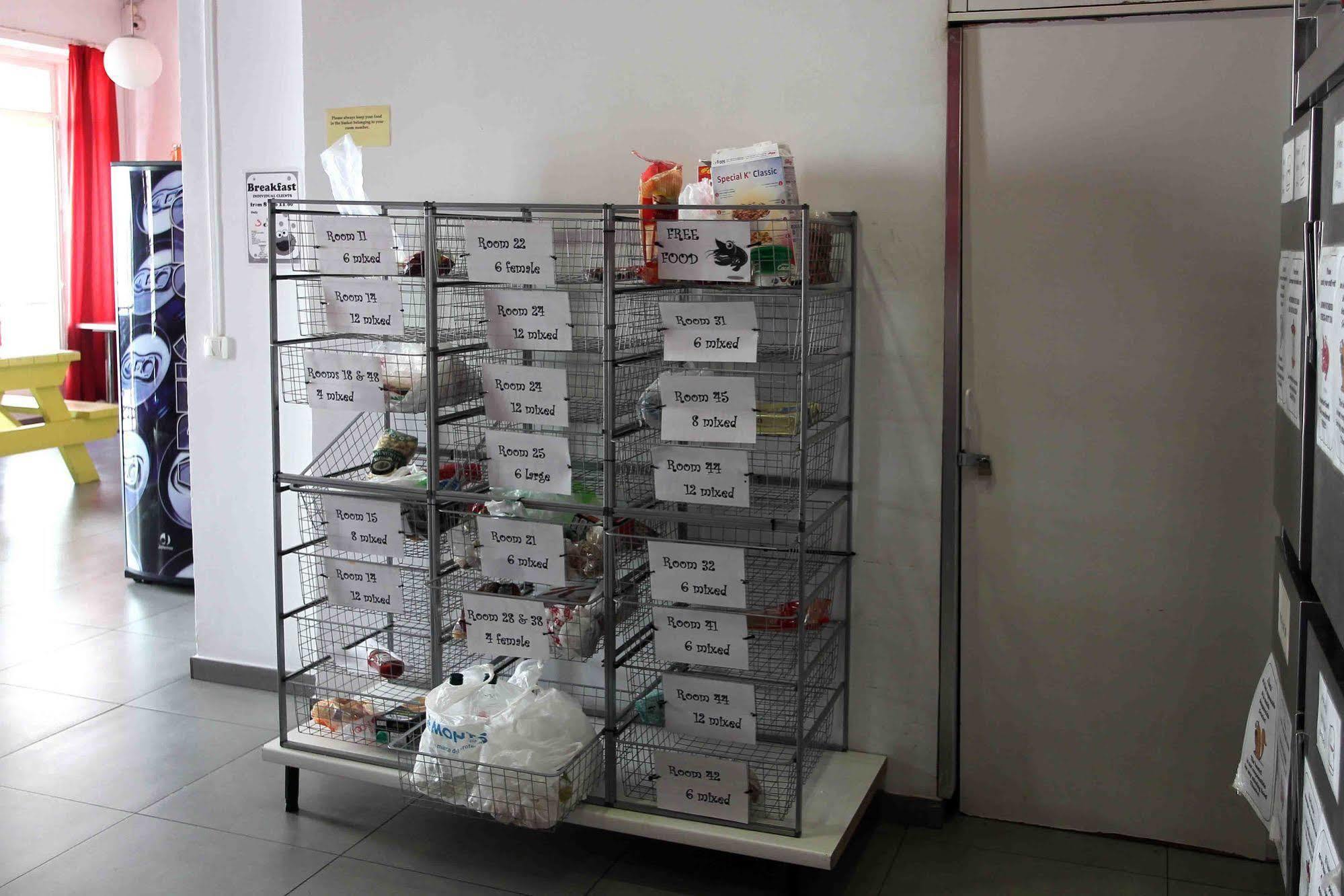 Red Nest Hostel Valencia Luaran gambar