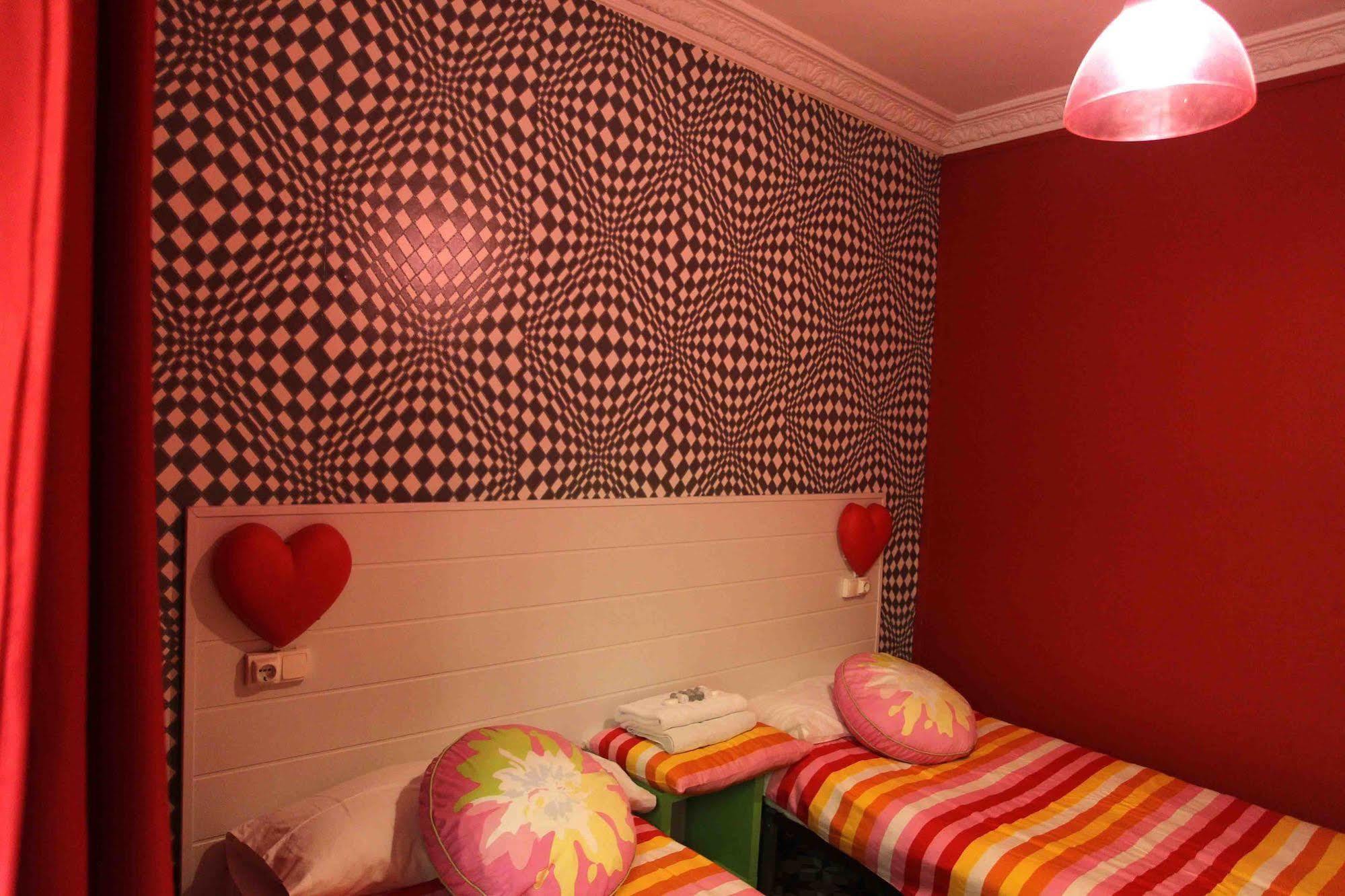 Red Nest Hostel Valencia Luaran gambar