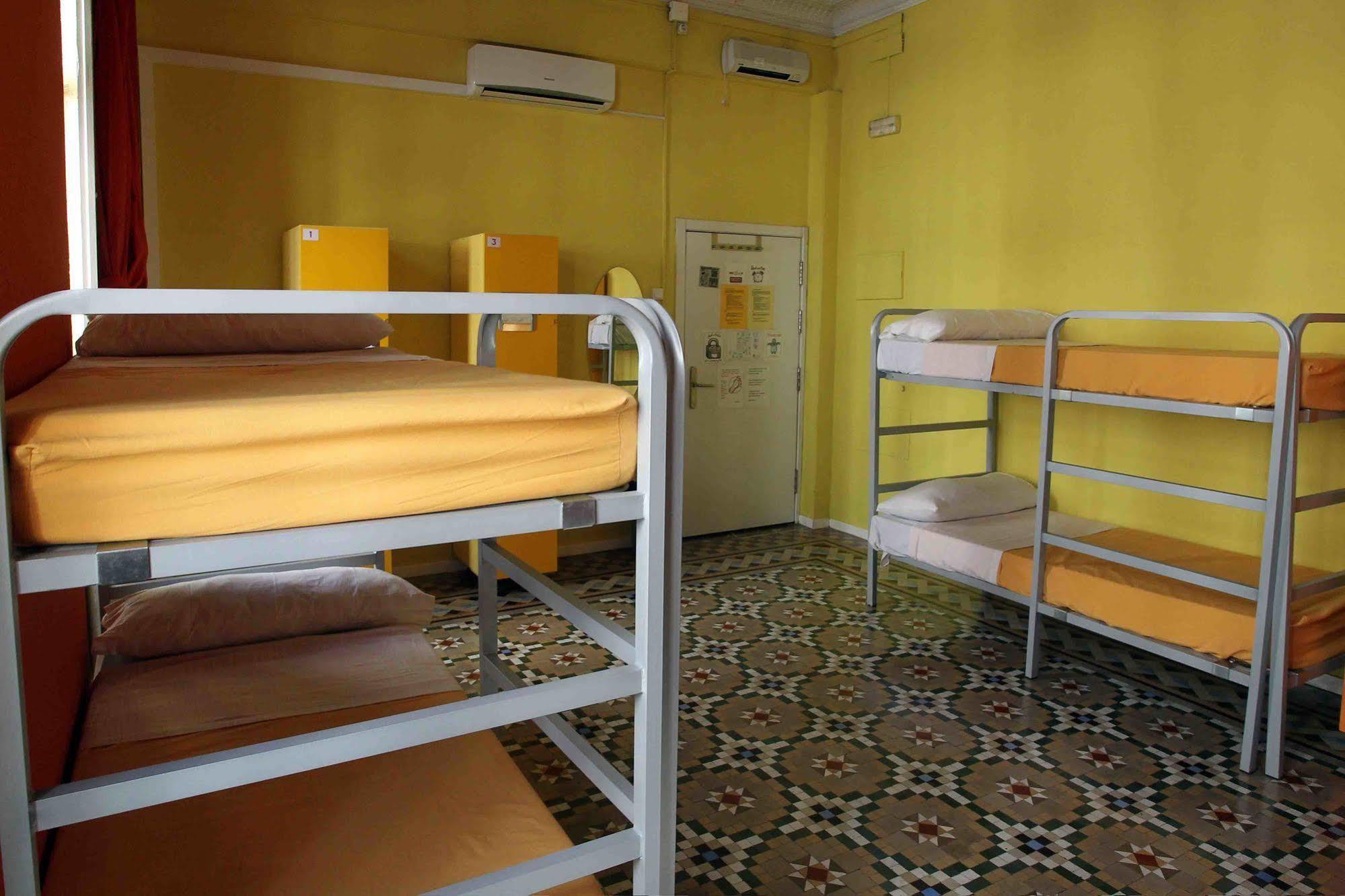 Red Nest Hostel Valencia Luaran gambar