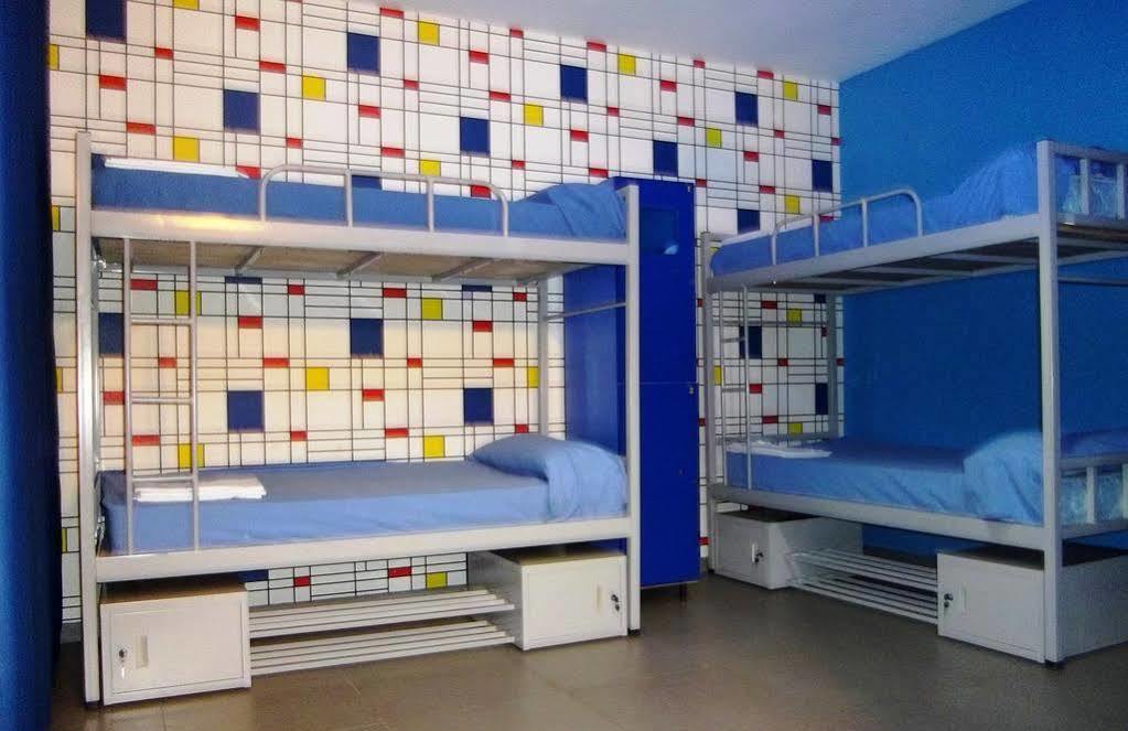 Red Nest Hostel Valencia Luaran gambar